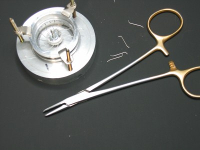 The wire can easily inserted with a medical needle holder.